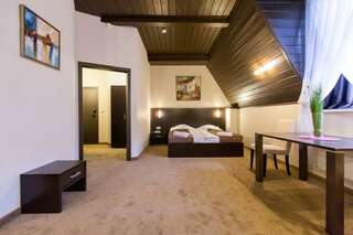 Гостиница Hotel&SPA Лафер Ренессанс 4 Сергиев Посад Номер улучшенный (мансарда)-1
